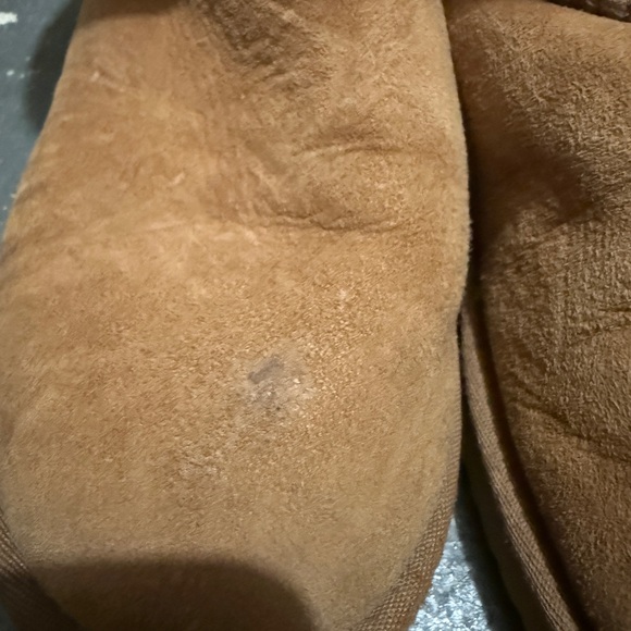 UGG Classic Tan Boots with Shearling Lining - Picture 6 of 6